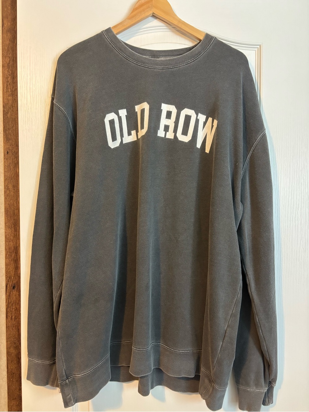 Old Row Men's Crewneck Sweatshirt in Charcoal